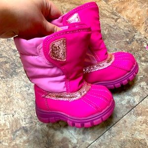 Toddler girl snow boots 💕💕